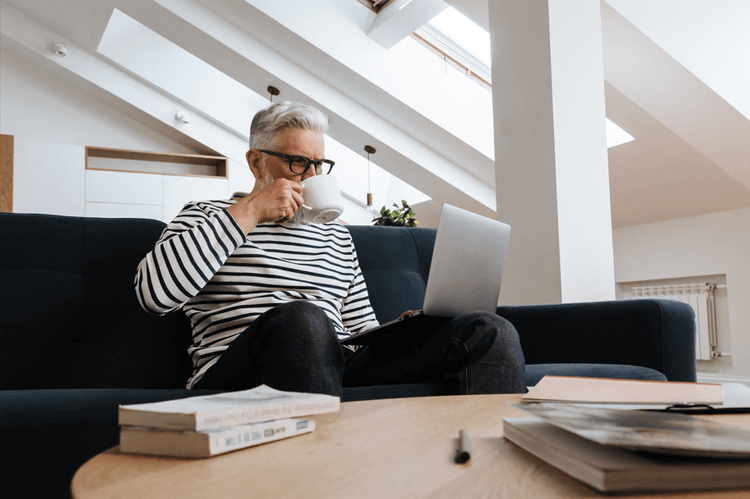 Consultant senior préparant le lancement de son activité freelance
